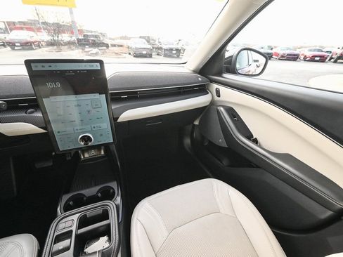 Certified 2025 Ford Mustang Mach-E Premium image 33