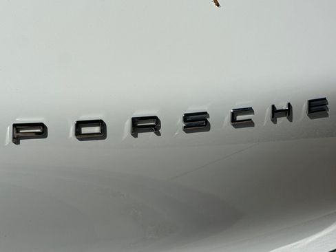 Used 2018 Porsche Macan AWD/4WD image 36