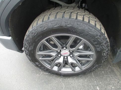Used 2021 GMC Sierra 1500 AT4 w/ AT4 Premium Package AWD/4WD image 17