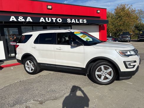 Used 2016 Ford Explorer XLT w/ Equipment Group 202A image 7