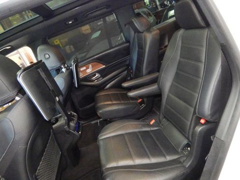 Used 2021 Mercedes-Benz GLS 580 4MATIC image 23