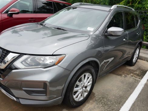 Used 2018 Nissan Rogue SV FWD image 4