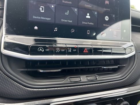 New 2025 Jeep Compass Latitude w/ Sun & Sound Group image 38