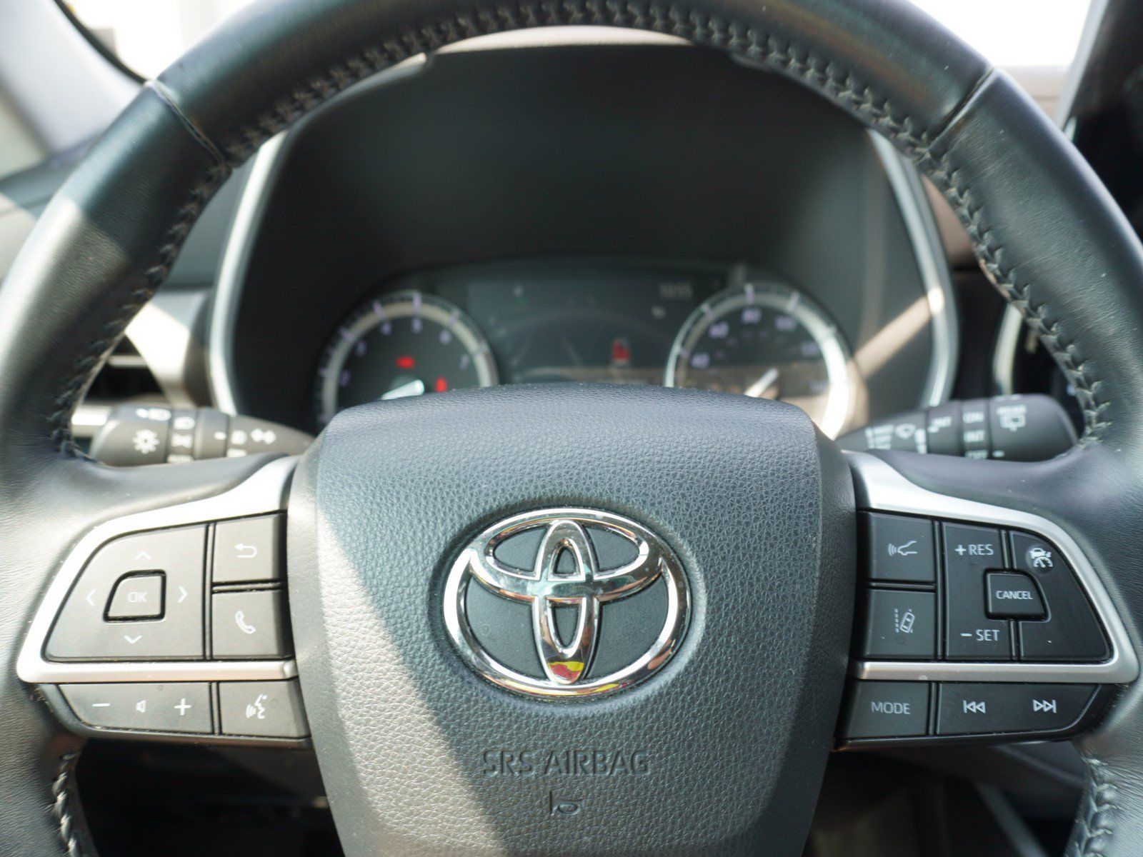 Used 2022 Toyota Highlander XLE FWD image 25