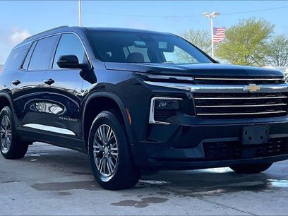 Used 2025 Chevrolet Traverse LT