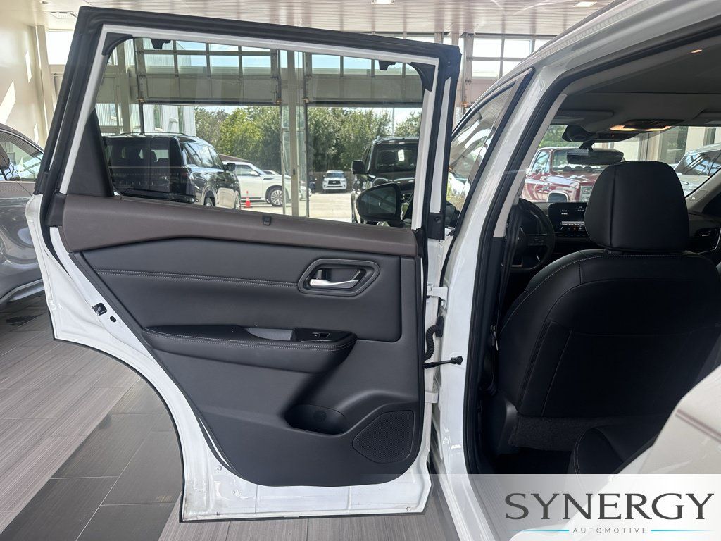 Used 2023 Nissan Rogue SL w/ SL Premium Package FWD image 30