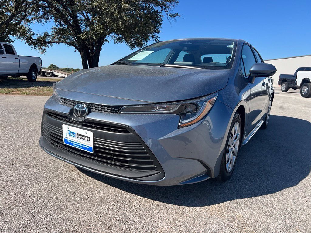 Used 2025 Toyota Corolla LE FWD image 1