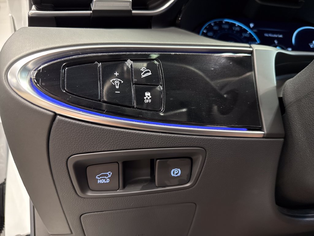 Used 2025 Genesis Electrified GV70 AWD/4WD image 17