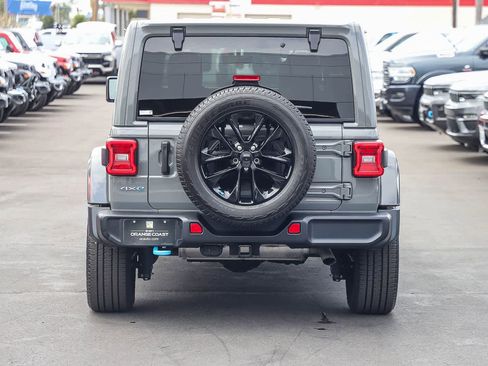 Used 2023 Jeep Wrangler Unlimited Sahara w/ Cold Weather Group AWD/4WD image 5