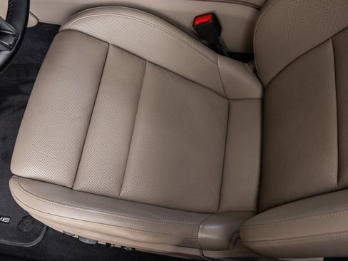 Certified 2023 Porsche Taycan image 27