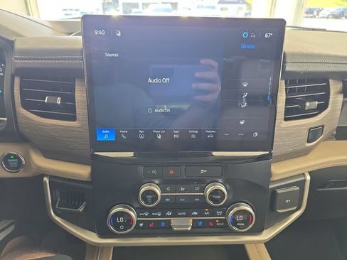Used 2024 Ford Expedition Limited AWD/4WD image 16
