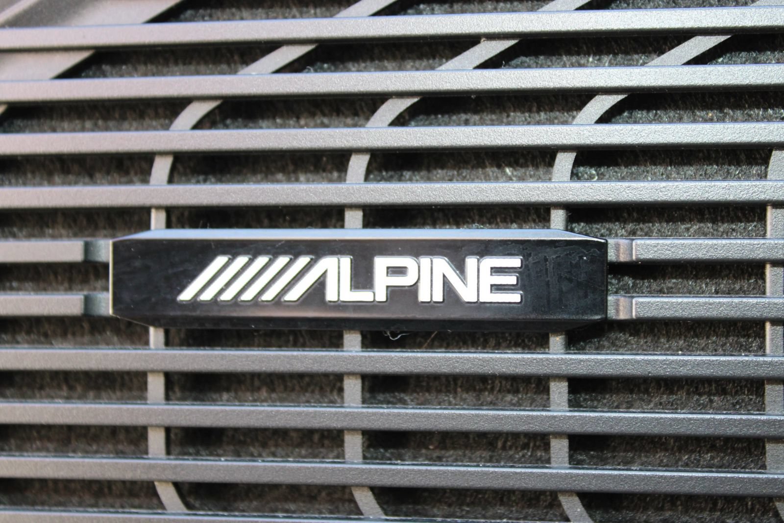 Used 2024 Jeep Wagoneer L Series II RWD image 11