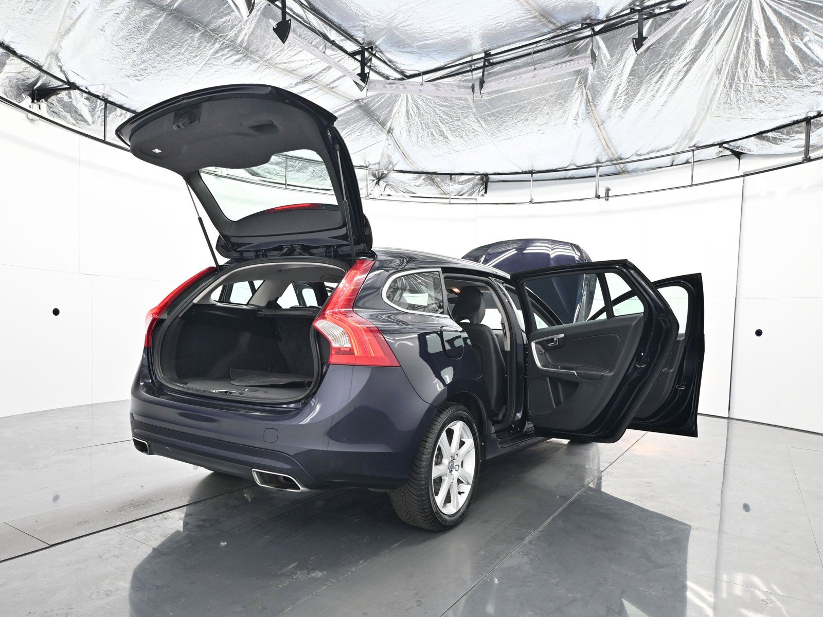 Used 2017 Volvo V60 T5 Premier w/ Convenience Package AWD/4WD image 39