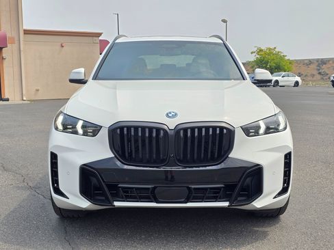 New 2026 BMW X5 xDrive50e w/ M Sport Package AWD/4WD image 7