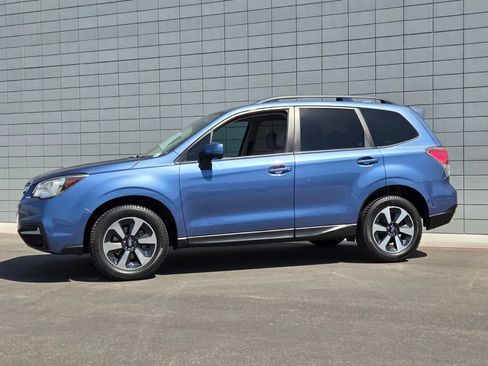 Used 2017 Subaru Forester 2.5i Premium AWD/4WD image 2