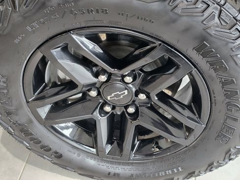 Used 2024 Chevrolet Silverado 1500 LT Trail Boss w/ Convenience Package II image 9