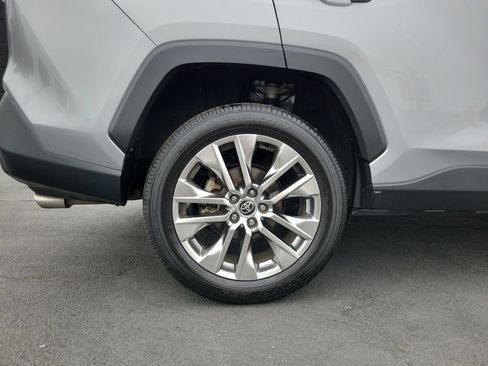 Used 2022 Toyota RAV4 XLE Premium FWD image 8