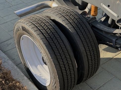 New 2024 Ford F550 4x4 Crew Cab Super Duty w/ XLT Value Package image 11