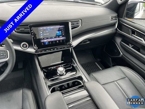 Certified 2024 Jeep Wagoneer 2WD w/ Premium Group I image 16