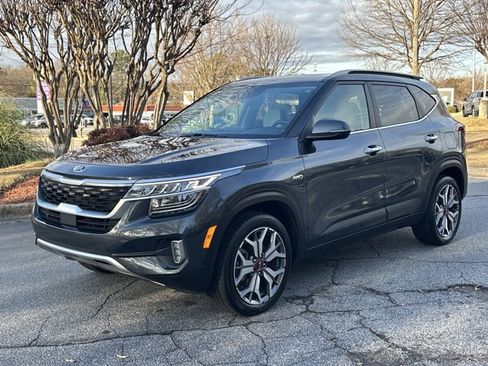 Used 2021 Kia Seltos SX w/ SX Sunroof Package image 2