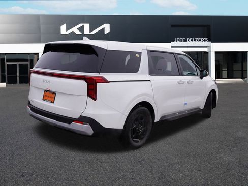 New 2026 Kia Carnival LXS image 3