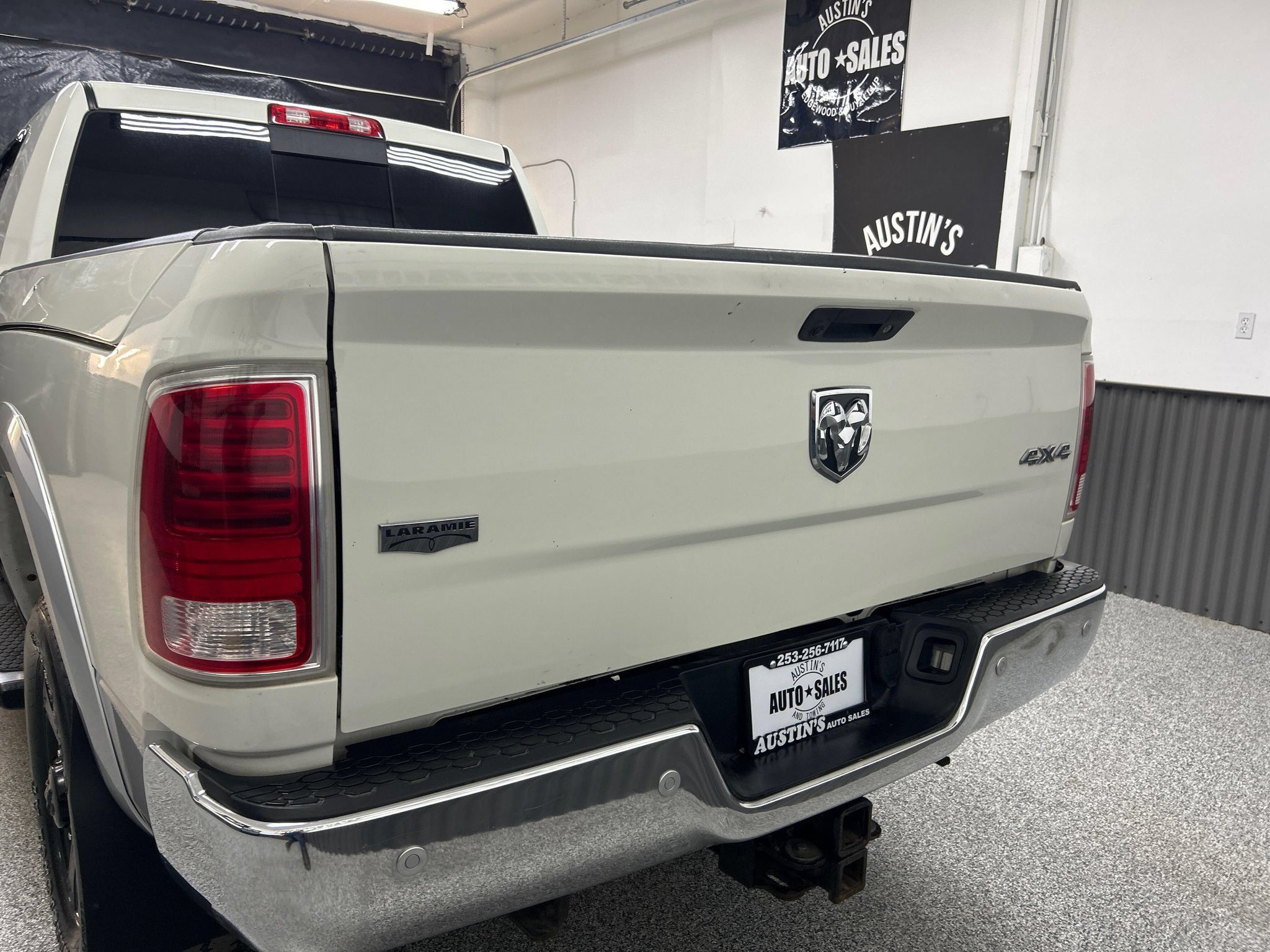 Used 2016 RAM 2500 Laramie w/ Convenience Group AWD/4WD image 5