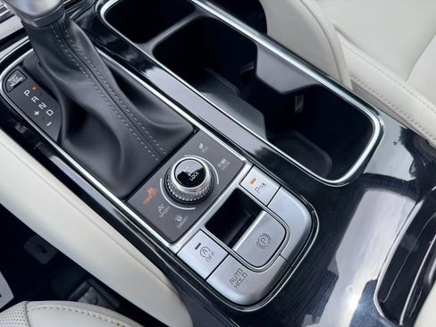 Used 2024 Kia Telluride S image 30