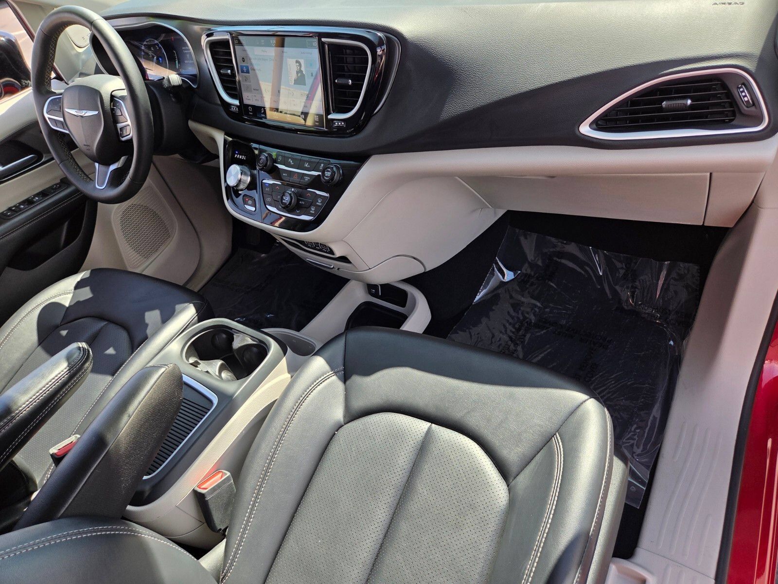Used 2024 Chrysler Pacifica Touring-L FWD image 17