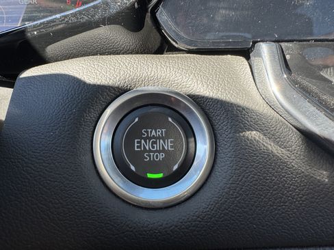 Used 2024 Chevrolet Colorado LT w/ LT Convenience Package image 28