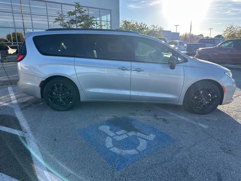 New 2026 Chrysler Pacifica Select image 37