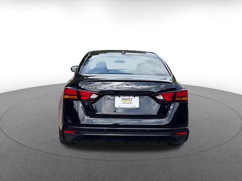 Used 2025 Nissan Altima 2.5 SV FWD image 12