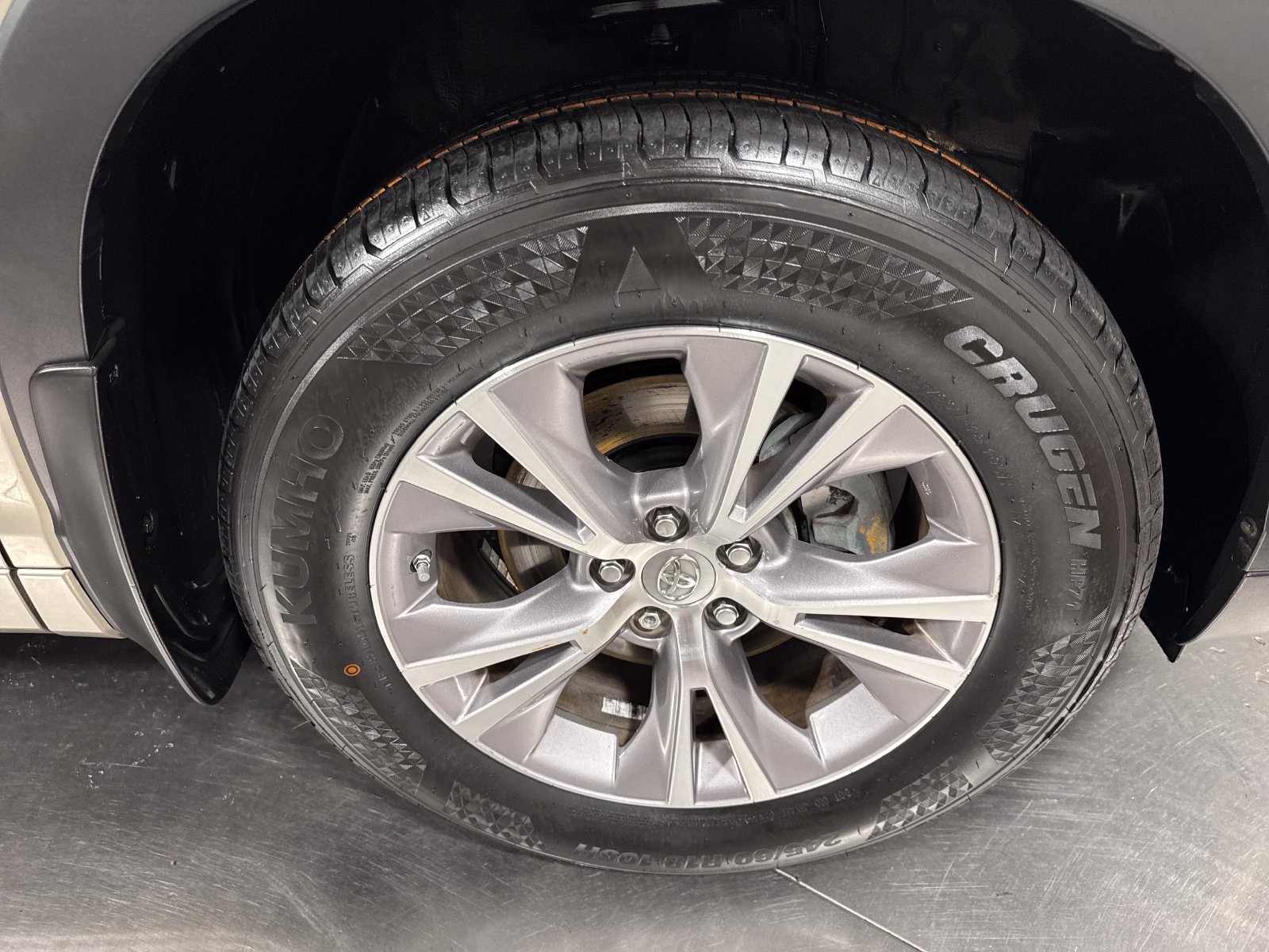 Used 2015 Toyota Highlander XLE AWD/4WD image 14