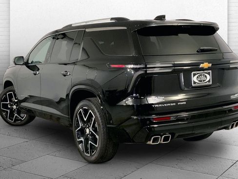 Used 2025 Chevrolet Traverse High Country w/ LPO, Floor Liner Package AWD/4WD image 11