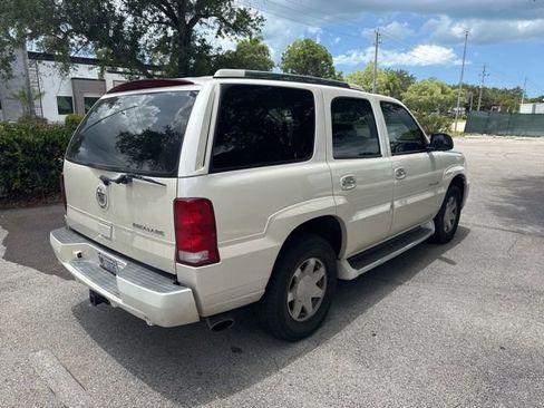 Used 2004 Cadillac Escalade AWD image 3