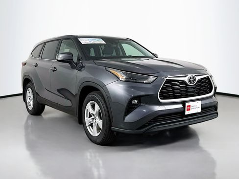 Certified 2025 Toyota Highlander LE AWD/4WD image 1