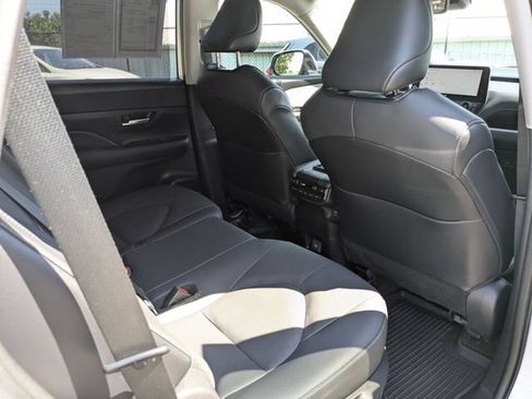 Used 2024 Toyota Grand Highlander FWD image 39