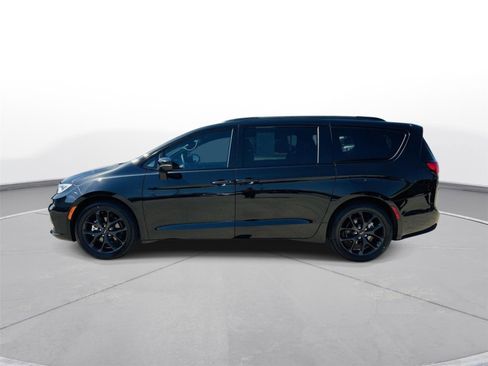 Used 2023 Chrysler Pacifica Touring-L w/ S Appearance Package image 36