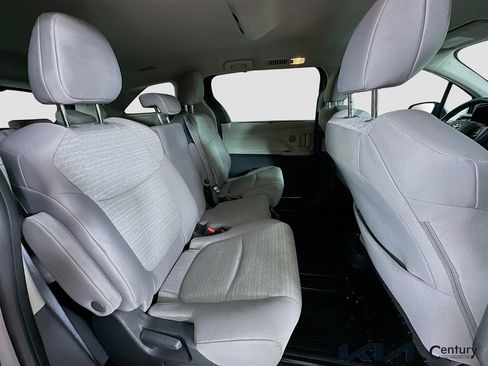 Used 2023 Toyota Sienna LE FWD image 25