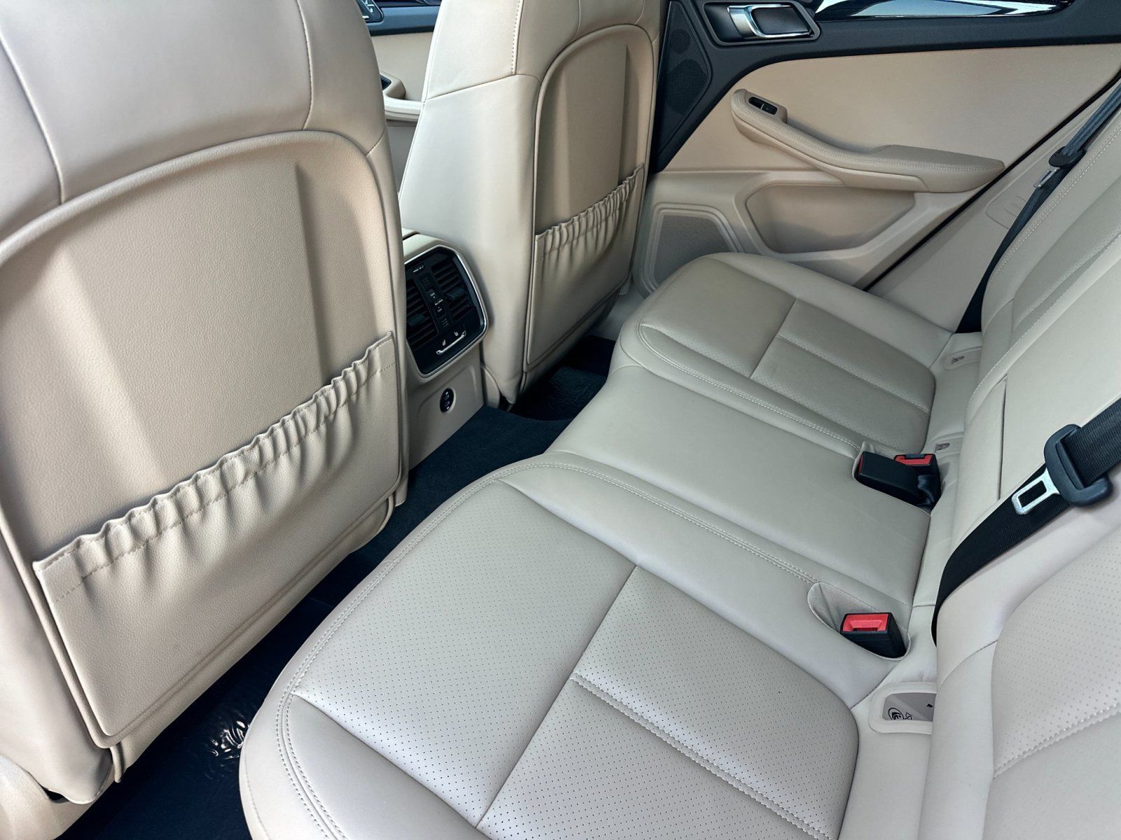 Certified 2026 Porsche Macan AWD/4WD image 22
