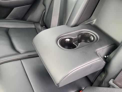 Used 2021 Tesla Model Y Long Range image 18