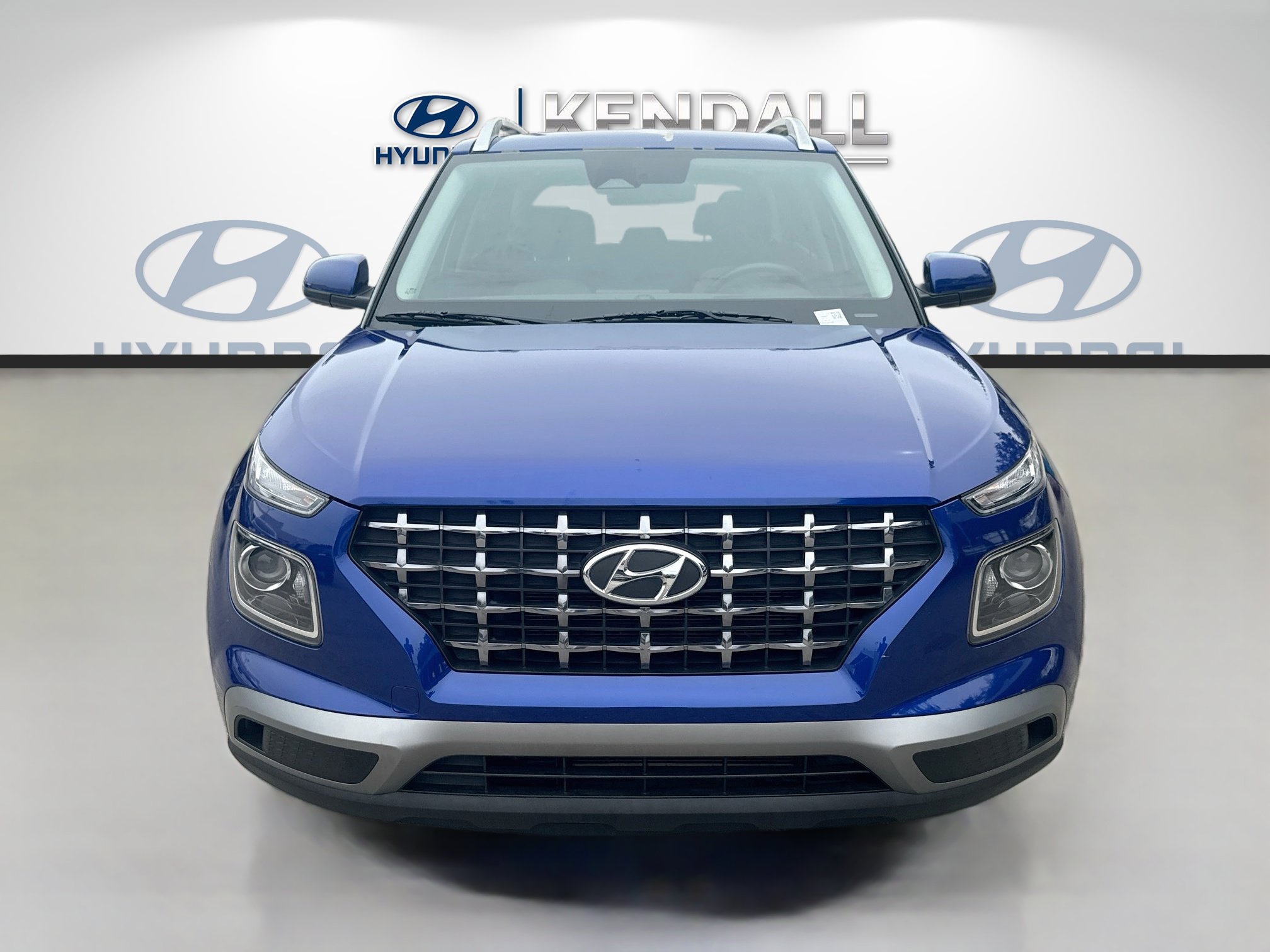 Used 2023 Hyundai Venue SEL FWD image 2