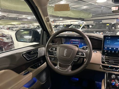 Used 2024 Lincoln Navigator Reserve image 25
