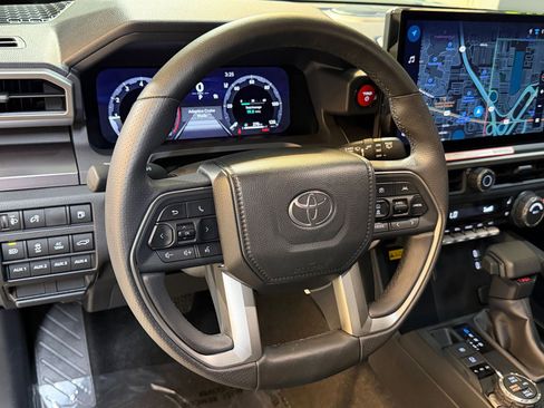 Used 2025 Toyota 4Runner TRD Off-Road Premium AWD/4WD image 14
