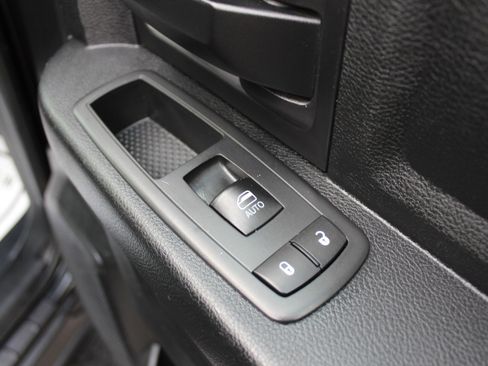 Used 2016 RAM 1500 ST w/ SXT Appearance Group image 33