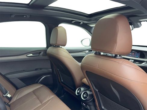 Used 2022 Alfa Romeo Stelvio Ti image 37