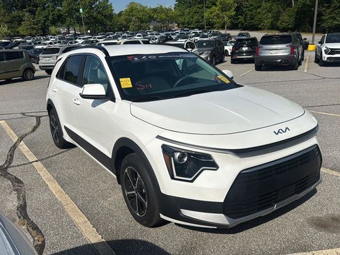 Certified 2025 Kia Niro EX image 1