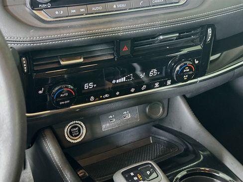 Used 2023 Nissan Rogue SL image 23