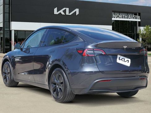 Used 2025 Tesla Model Y Long Range RWD image 4