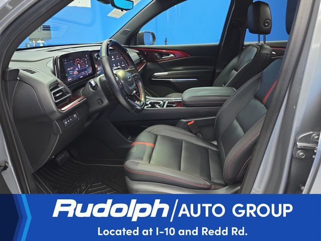 Used 2025 Chevrolet Traverse RS FWD image 9