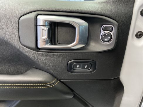 Certified 2025 Jeep Wrangler Sahara w/ Safety Group image 12